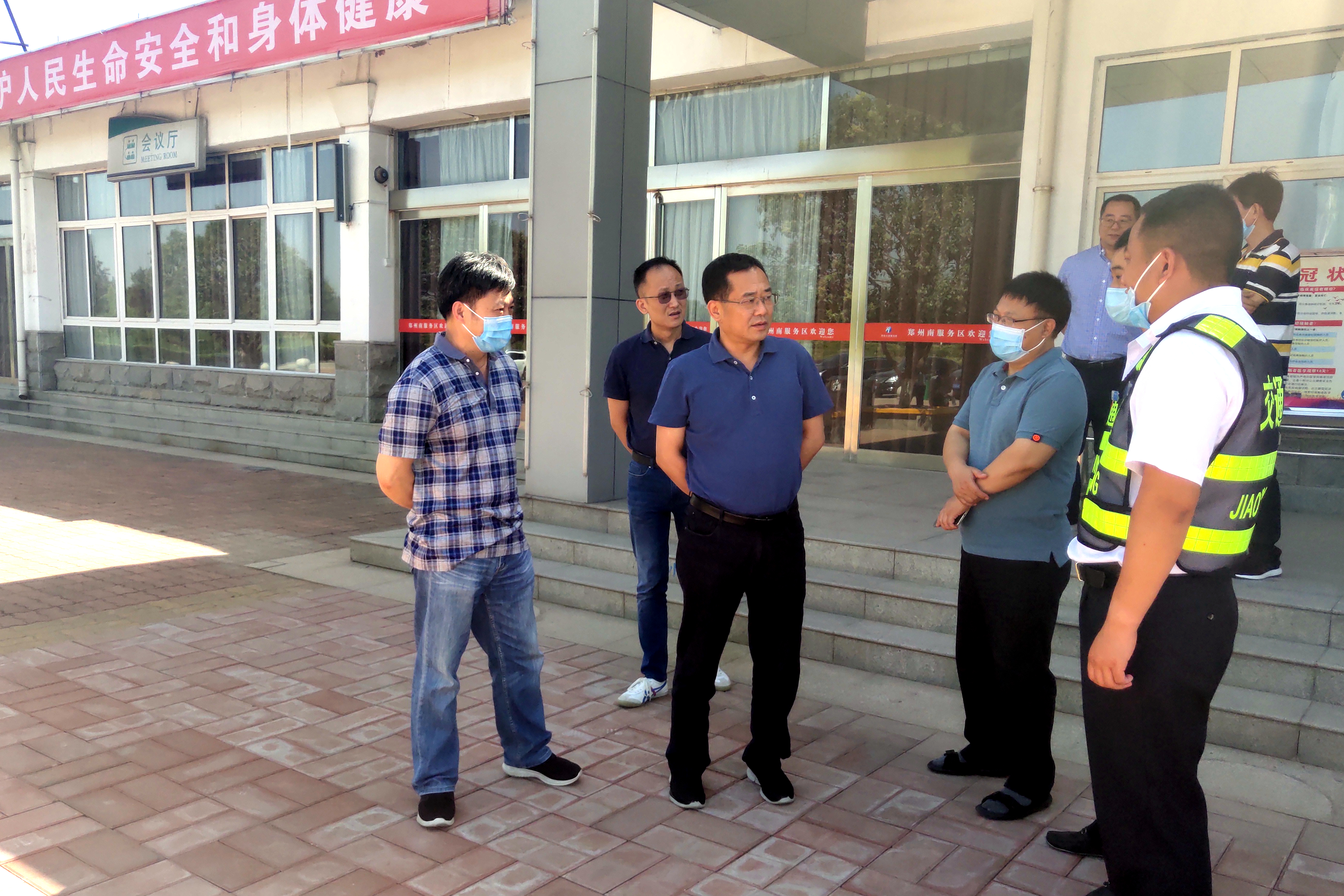 蘇凱部長到鄭州南服務區檢查指導工作.jpg