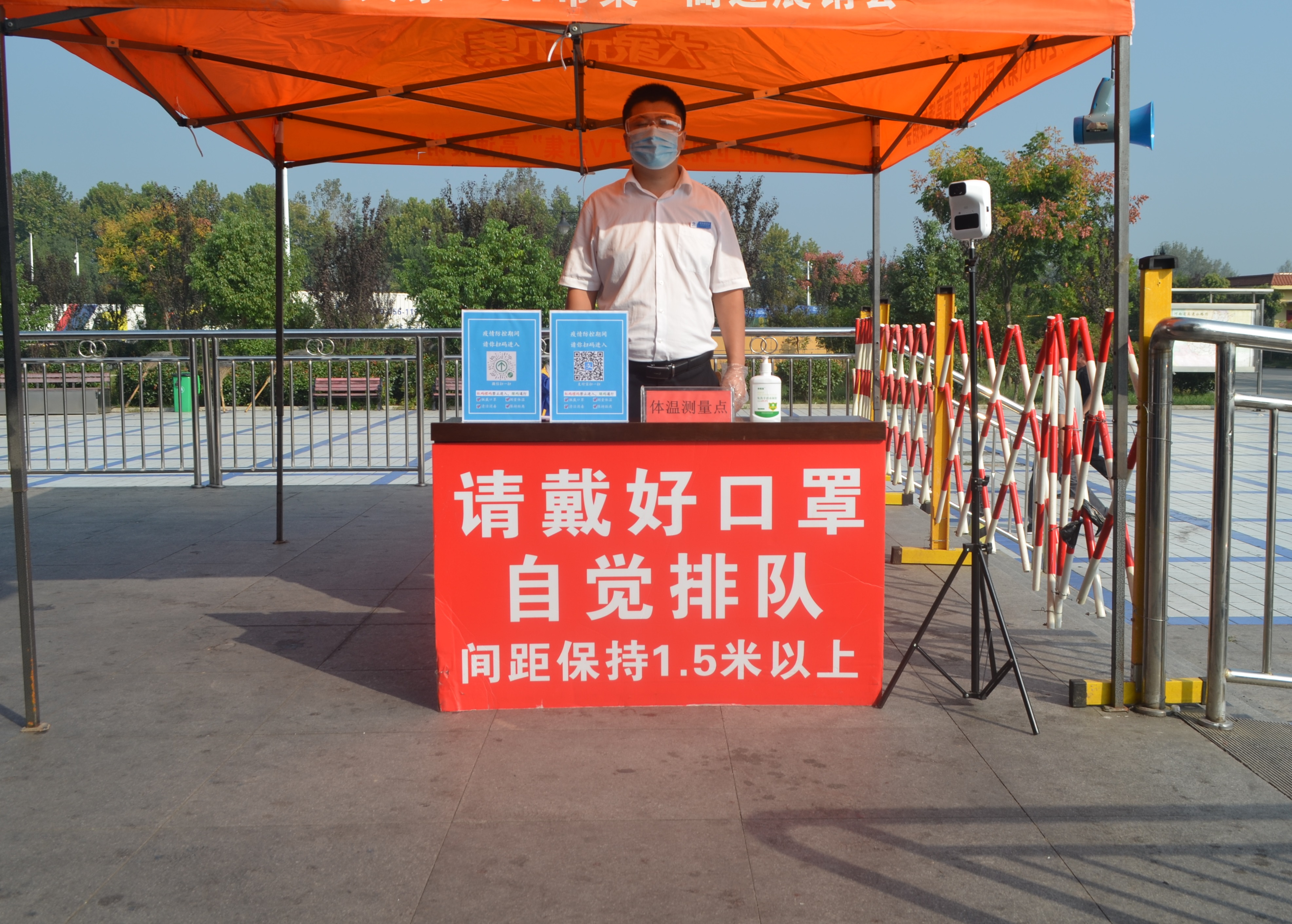 信陽(yáng)服務(wù)區(qū) (9).JPG